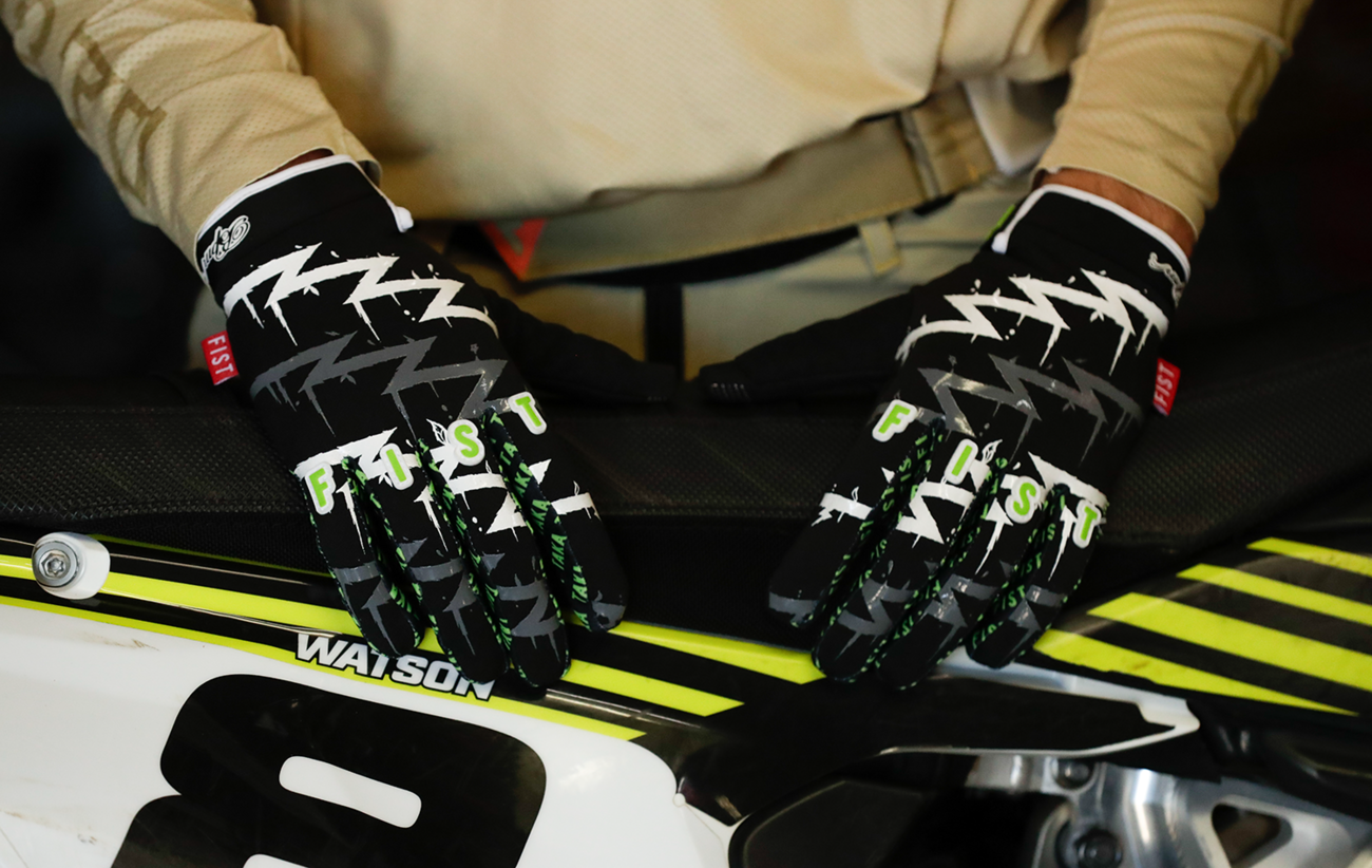 Fist handwear Strapped Taka Higashino Cali Roll Gloves