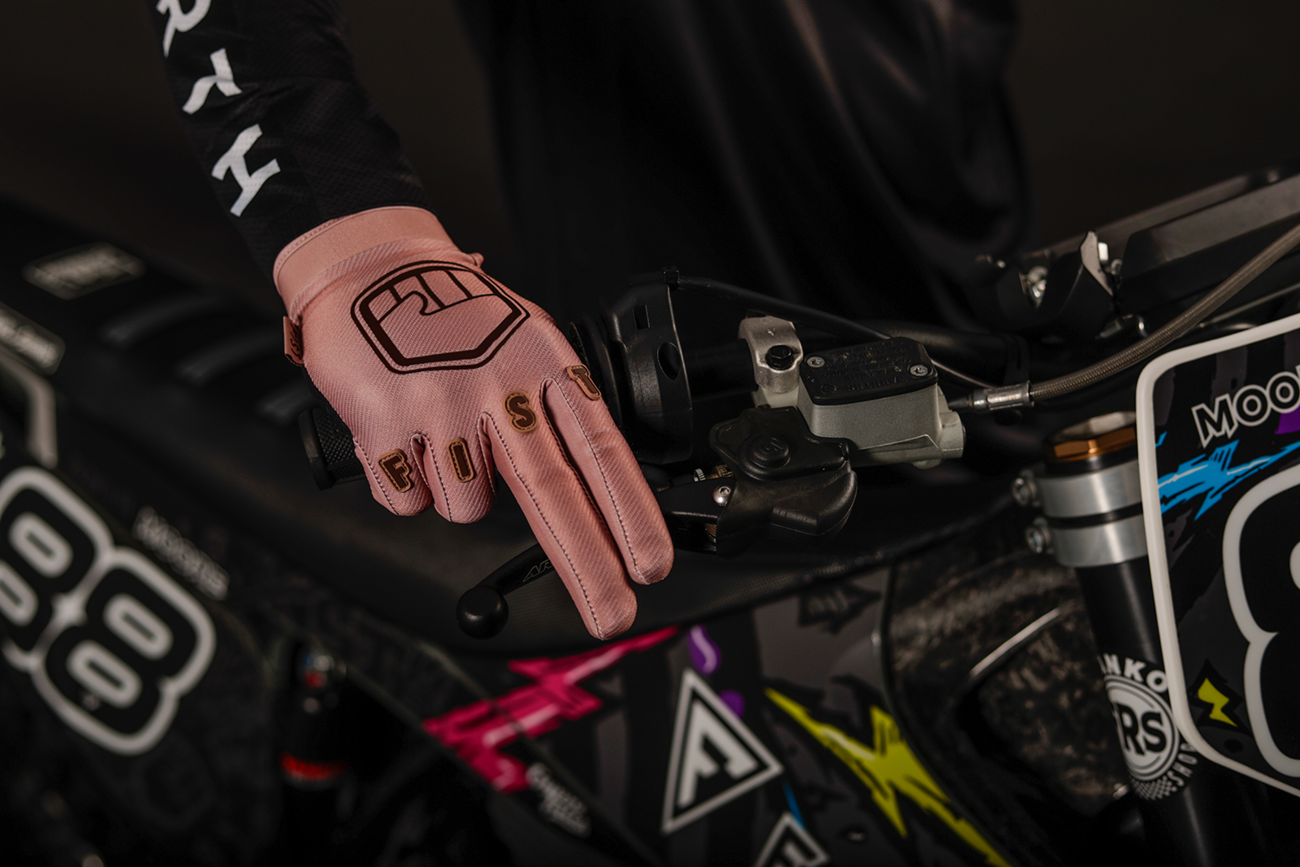 Fist handwear Strapped Earth Stocker Gloves