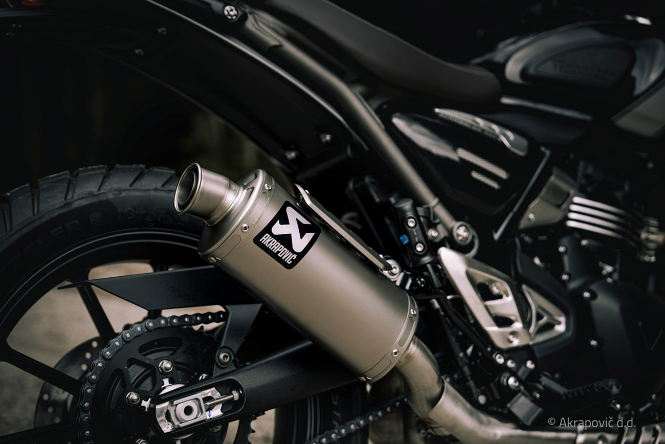 AKRAPOVIC Slip-On Line Muffler