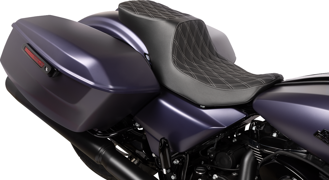 Drag specialties seats Predator 2-Up Seat - Vinyl - Double Diamond Silver Stitch - w/o Backrest - FLTR/FLHX '23-'24 Harley Davidson