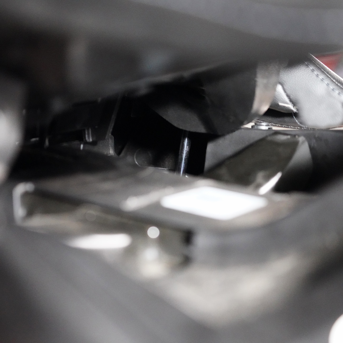SHOW CHROME Seat Shock
