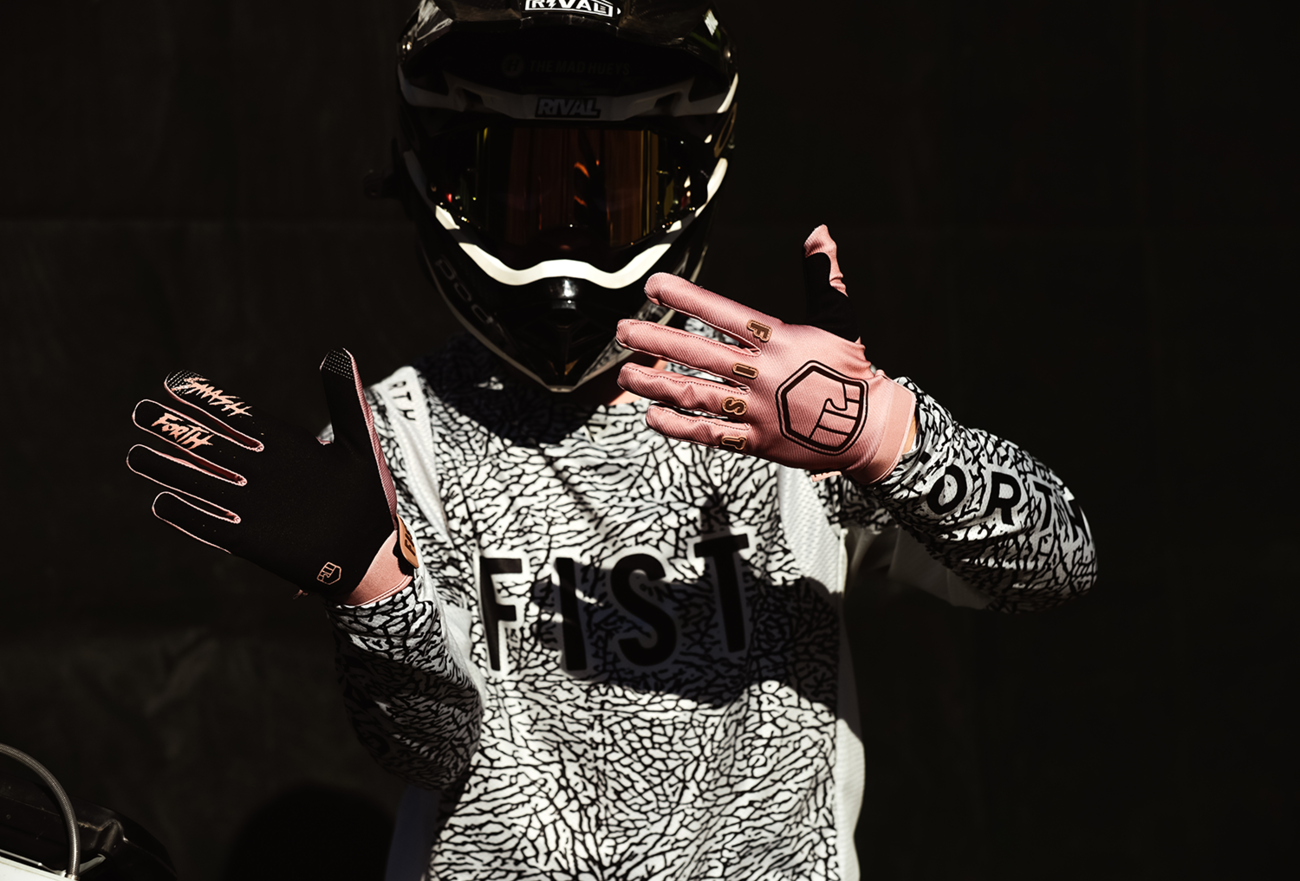 Fist handwear Strapped Earth Stocker Gloves
