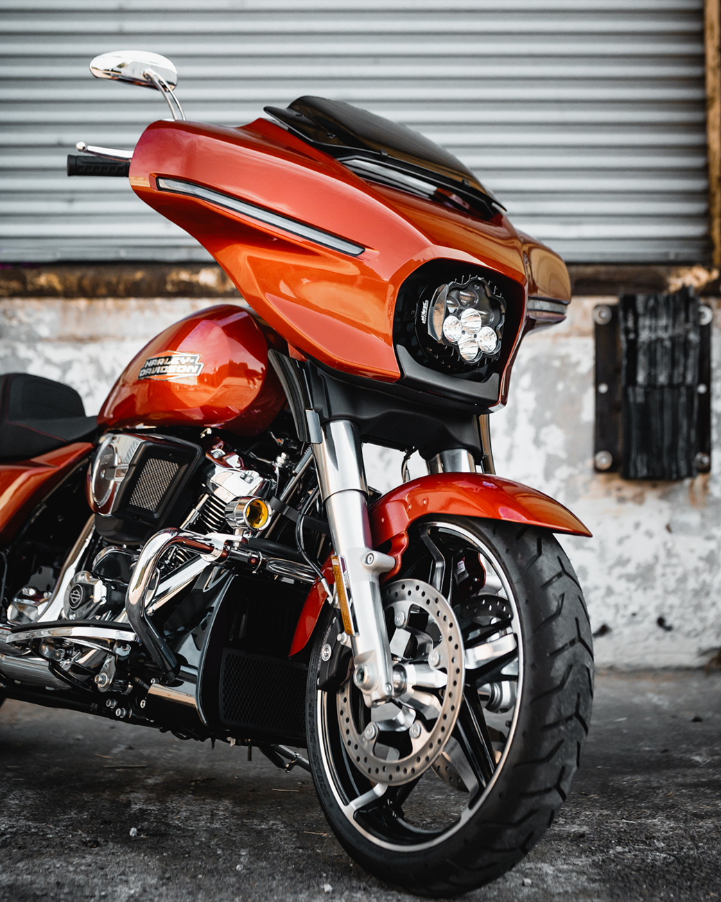Custom dynamics LED Headlight - Shark Demon® - FLHX/SE Harley Davidson